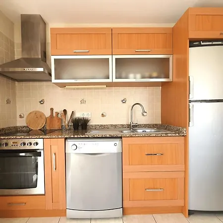Large Sunny With Swimming Pool, 300 Meters From The Sea Apartman *