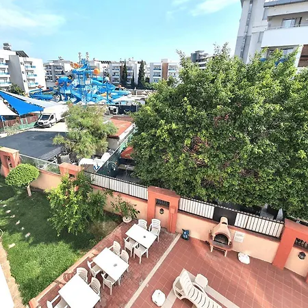 Apartman Large Sunny With Swimming Pool, 300 Meters From The Sea