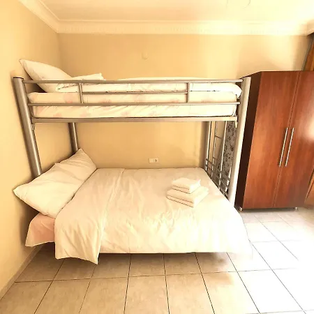 Large Sunny With Swimming Pool, 300 Meters From The Sea Apartman