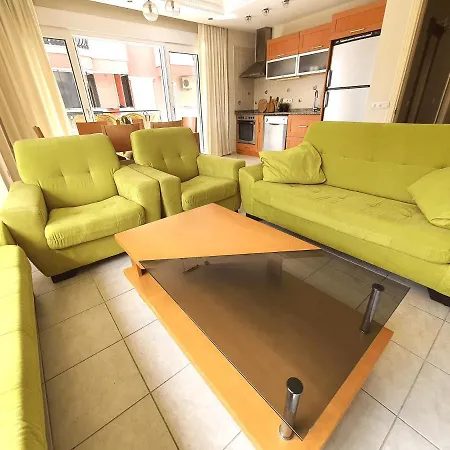 Large Sunny With Swimming Pool, 300 Meters From The Sea Apartman *
