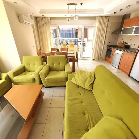 Large Sunny With Swimming Pool, 300 Meters From The Sea Apartman Alanya